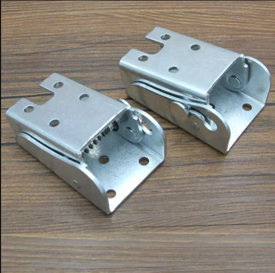 90 degree self-locking folding hinge